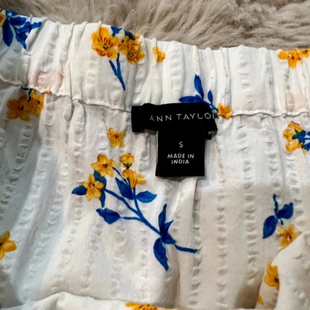 Ann Taylor White Floral Blouse – Size S - Picture 2 of 3